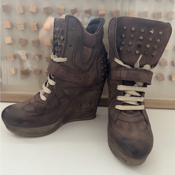 Vivian Wedge Studded Booties Size 37 - Picture 2 of 2